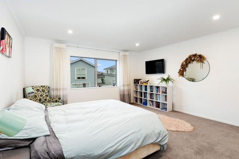 Photo of property in 11 Kukuwai Avenue, Red Beach, 0932