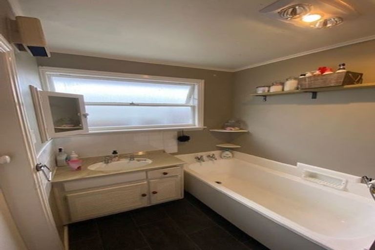 Photo of property in 20 Waratah Street, Avondale, Christchurch, 8061