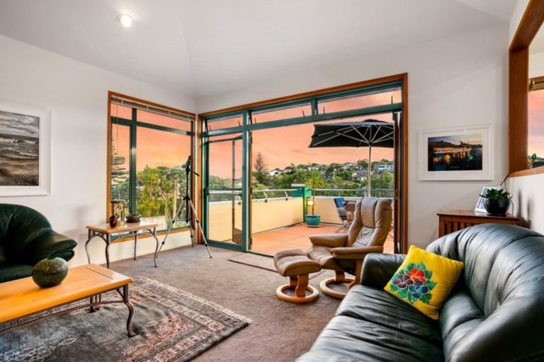 Photo of property in 1/48 Masterton Road, Rothesay Bay, Auckland, 0630