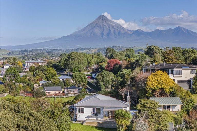 Photo of property in 97d Pioneer Road, Moturoa, New Plymouth, 4310