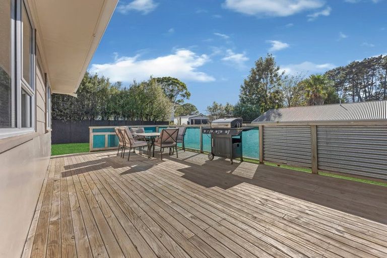 Photo of property in 47 Claverdon Drive, Massey, Auckland, 0614