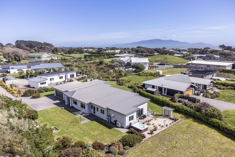 Photo of property in 242 Peka Peka Road, Peka Peka, Waikanae, 5391