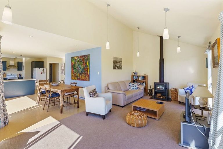 Photo of property in 17 Hona Street, Waikanae Beach, Waikanae, 5036