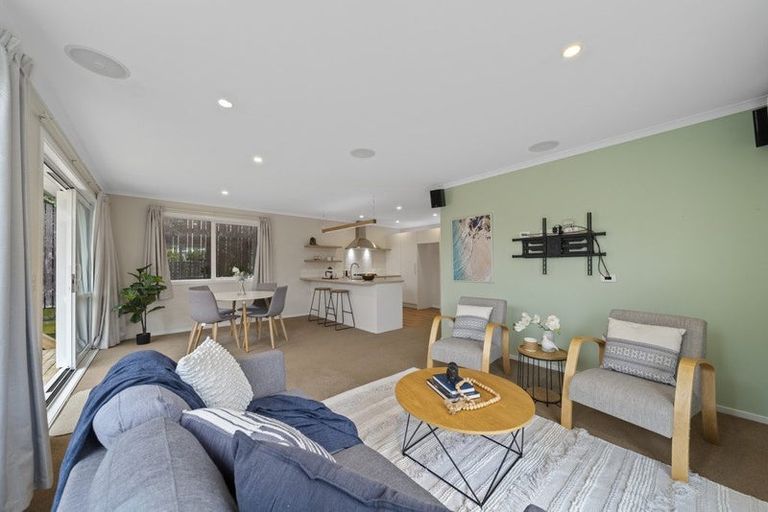 Photo of property in 49a Raroa Terrace, Tawa, Wellington, 5028