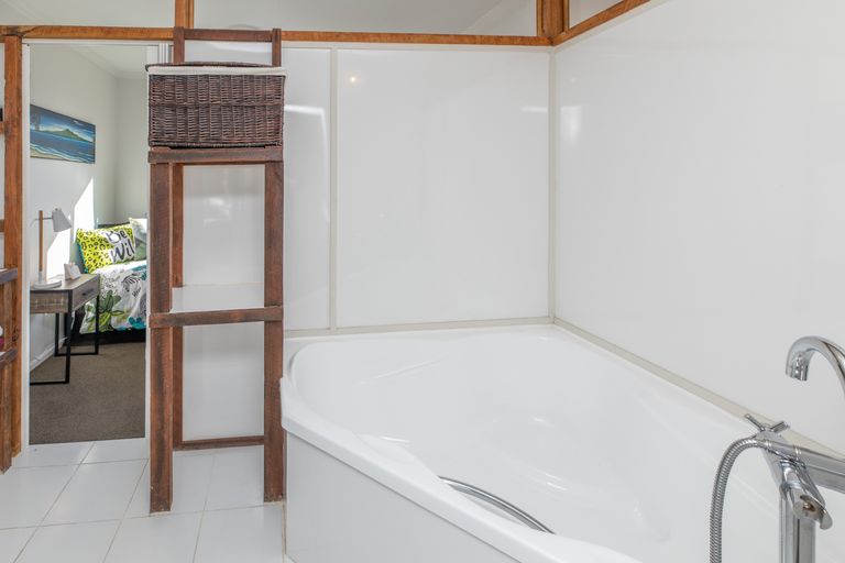 Photo of property in 19 Oxford Street, Waikari, 7420