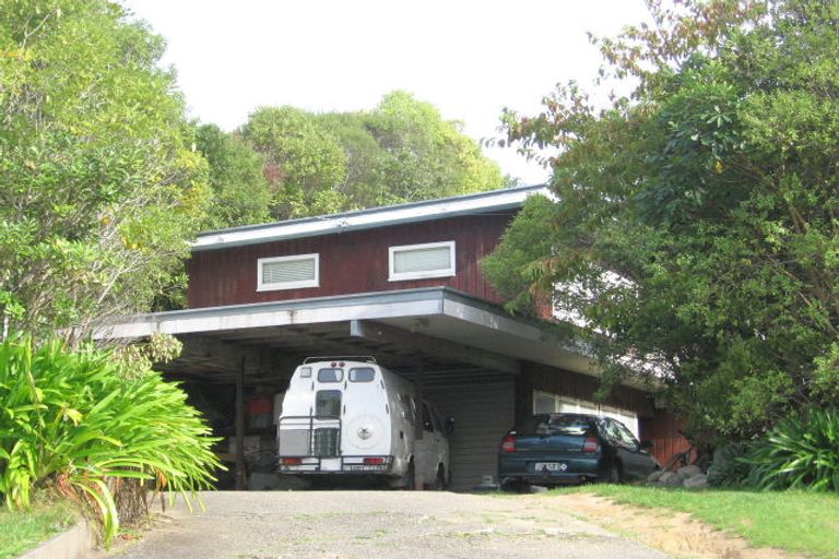 Photo of property in 60 Kiwi Crescent, Tawa, Wellington, 5028