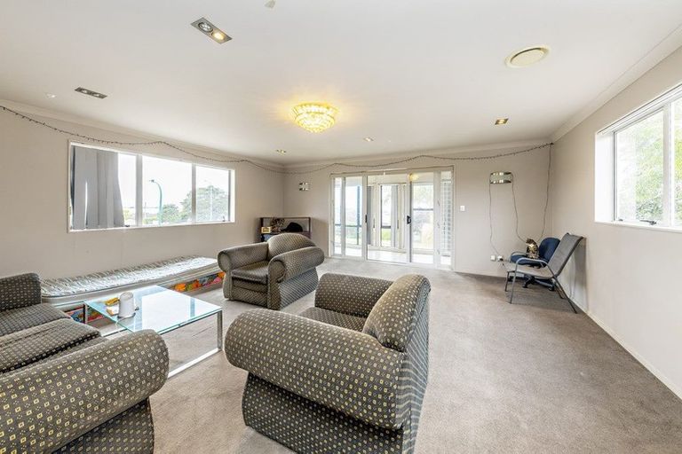 Photo of property in 2 Senator Drive, Manurewa, Auckland, 2105