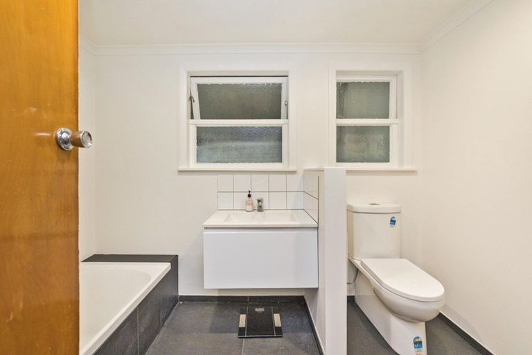 Photo of property in 8 Hartley Place, Awapuni, Palmerston North, 4412