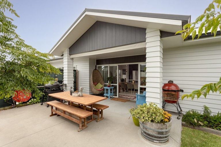 Photo of property in 2 Karanema Place, Coastlands, Whakatane, 3120