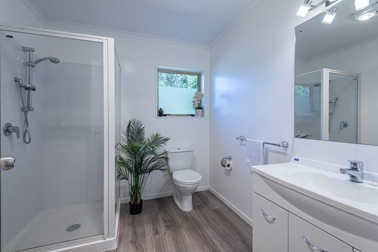 Photo of property in 6 Ishtar Place, One Tree Point, 0118