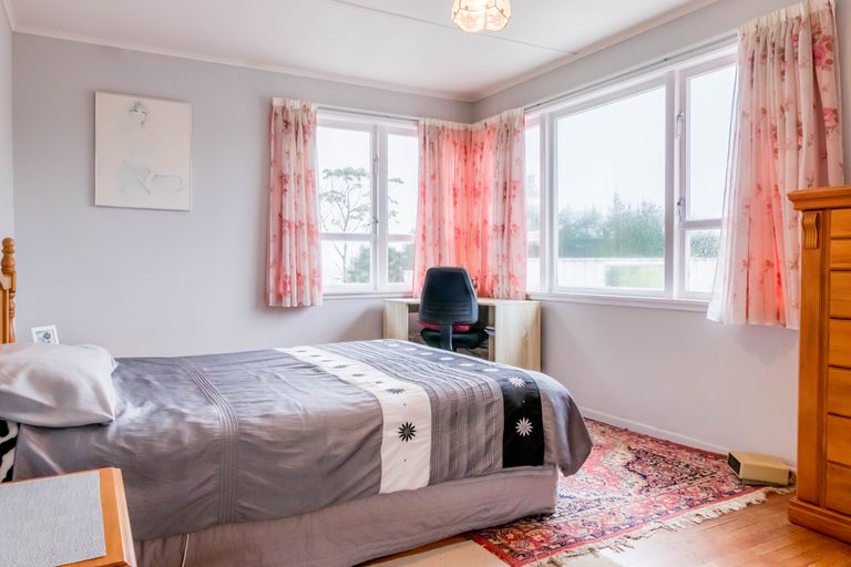 Photo of property in 58 Sunnyvale Road, Massey, Auckland, 0614