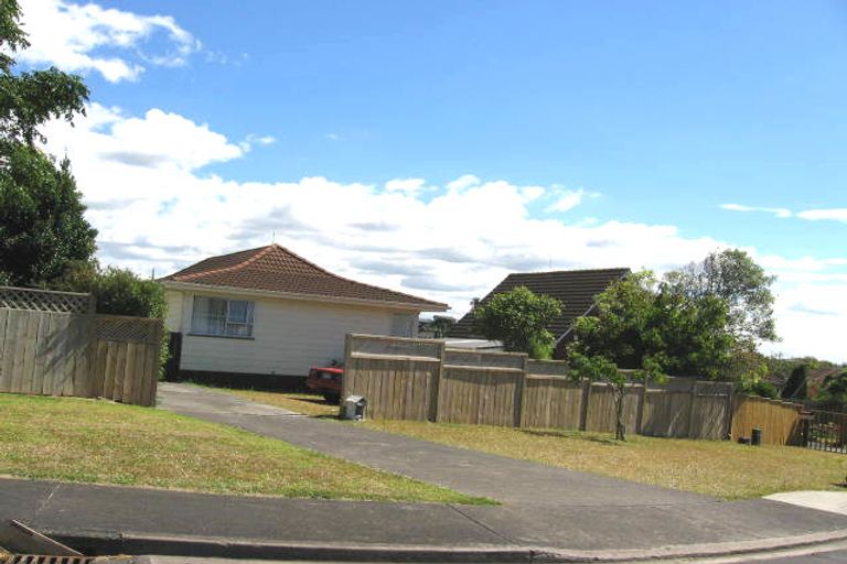 Photo of property in 6 Merida Place, Unsworth Heights, Auckland, 0632