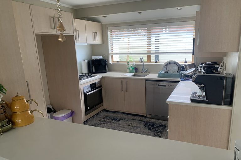 Photo of property in 1/15 Sunnynook Road, Forrest Hill, Auckland, 0620