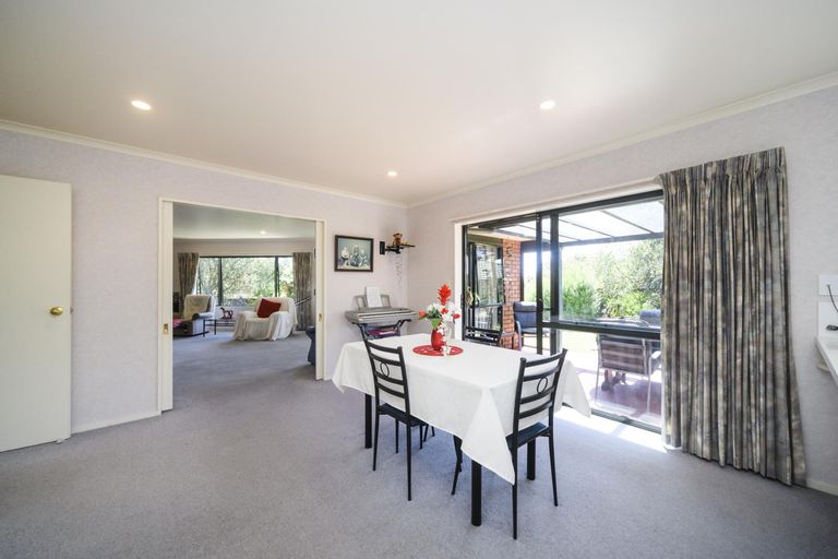 Photo of property in 97 Summerhill Drive, Fitzherbert, Palmerston North, 4410