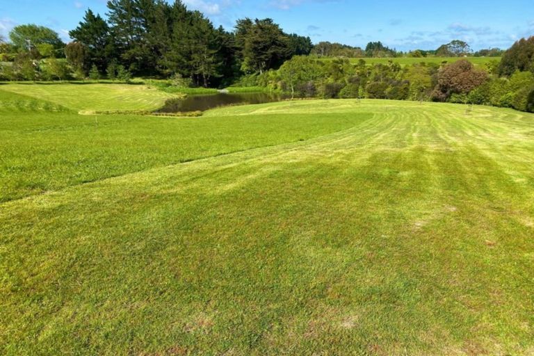 Photo of property in 77 Hartwell Drive, Kelvin Grove, Palmerston North, 4470