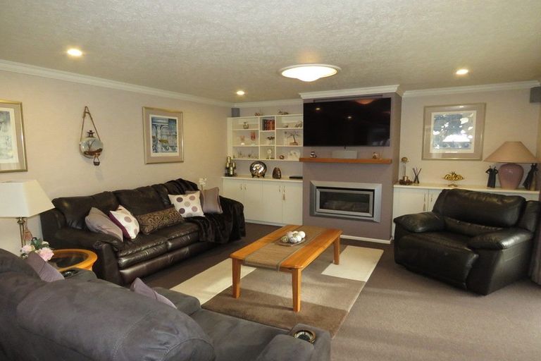 Photo of property in 51 Vogel Place, Waikiwi, Invercargill, 9810