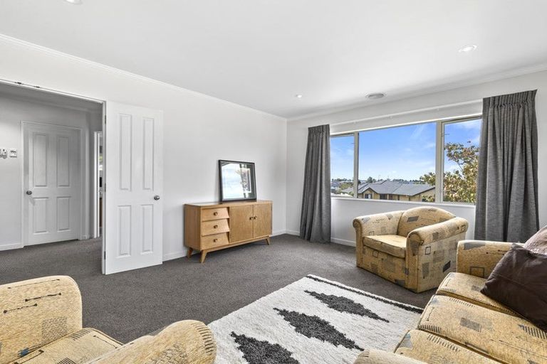 Photo of property in 26 Bundoran Way, Pinehill, Auckland, 0632