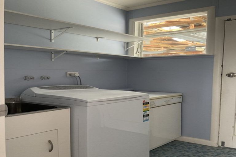 Photo of property in 22a Knightsbridge Drive, Forrest Hill, Auckland, 0620