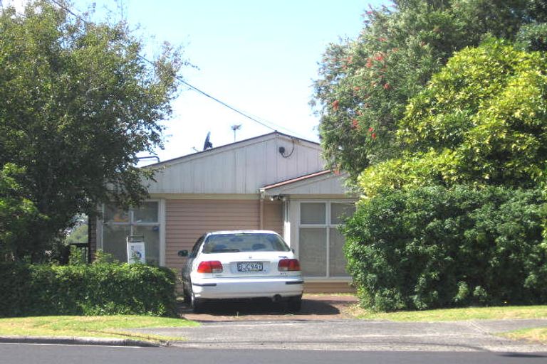 Photo of property in 299 Glenfield Road, Glenfield, Auckland, 0629