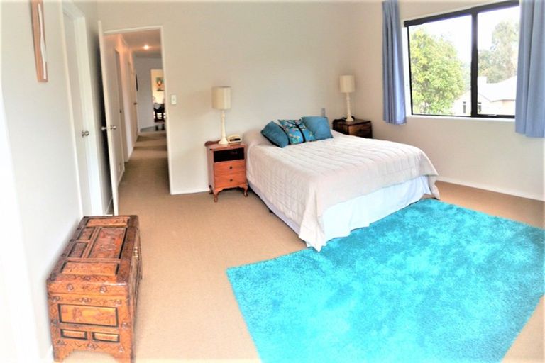 Photo of property in 8 Ruapehu Drive, Fitzherbert, Palmerston North, 4410