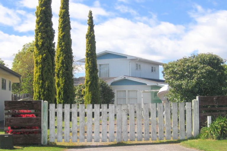 Photo of property in 6 Aubrey Crescent, Rainbow Point, Taupo, 3330