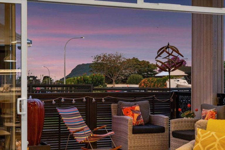 Photo of property in 2 Laing Place, Otumoetai, Tauranga, 3110