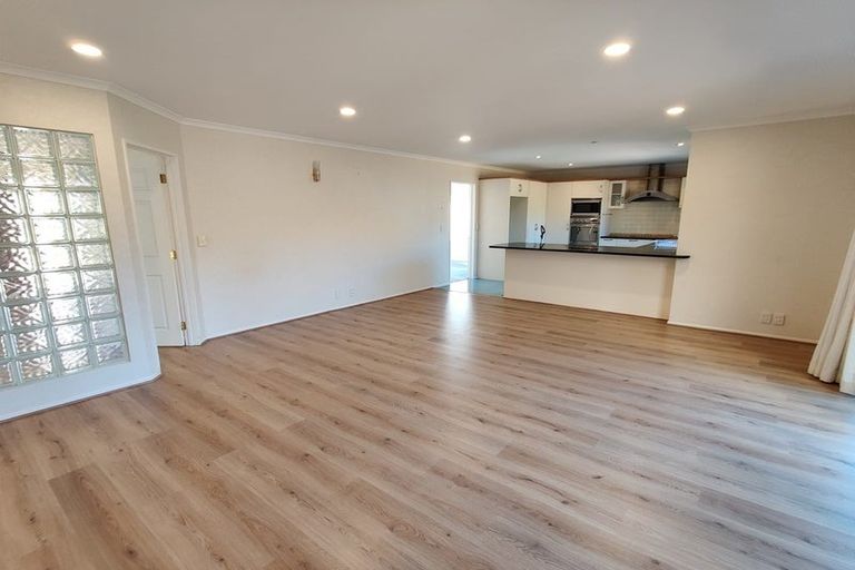 Photo of property in 8 Hattaway Avenue, Bucklands Beach, Auckland, 2012