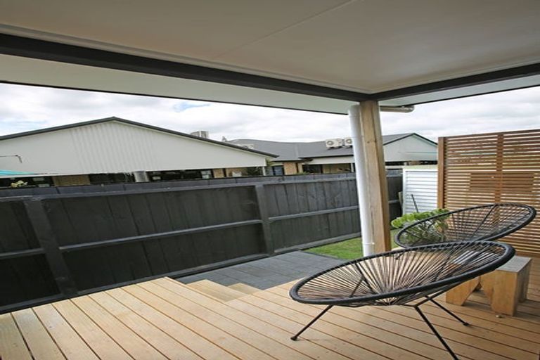 Photo of property in 1/28 Manuka Road, Glenfield, Auckland, 0629