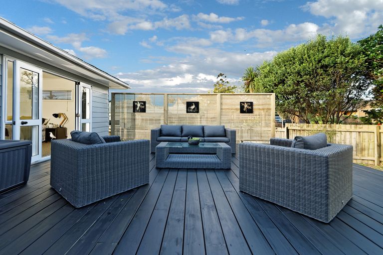 Photo of property in 50a Godley Road, Green Bay, Auckland, 0604