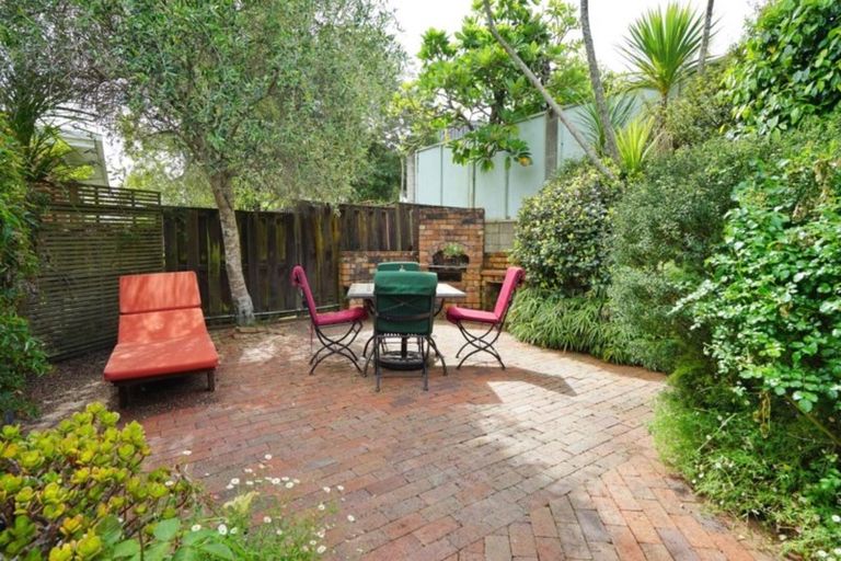 Photo of property in 17 Barlow Place, Chatswood, Auckland, 0626