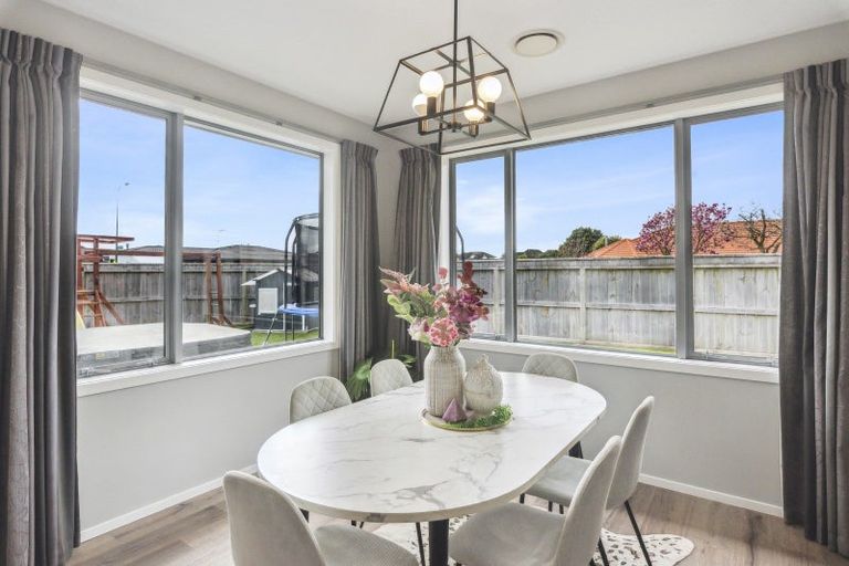 Photo of property in 24 College Drive, Paraparaumu, 5032