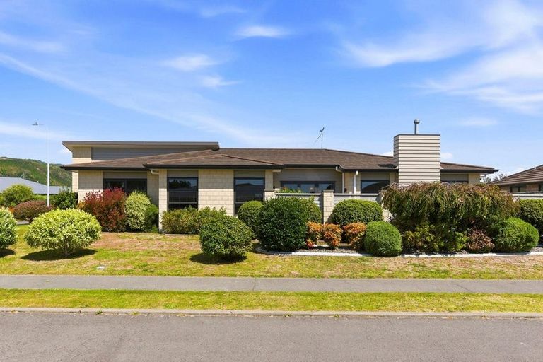 Photo of property in 2 Pearson Place, Paraparaumu, 5032