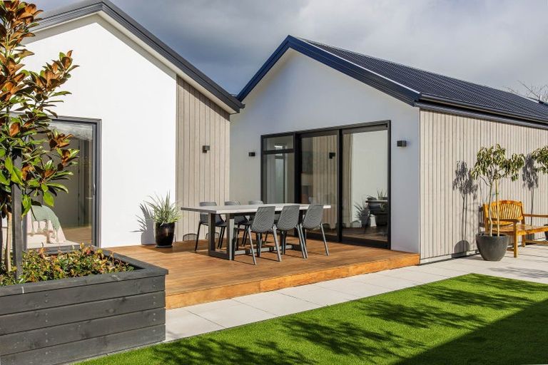 Photo of property in 69a Wai-iti Terrace, Bryndwr, Christchurch, 8052