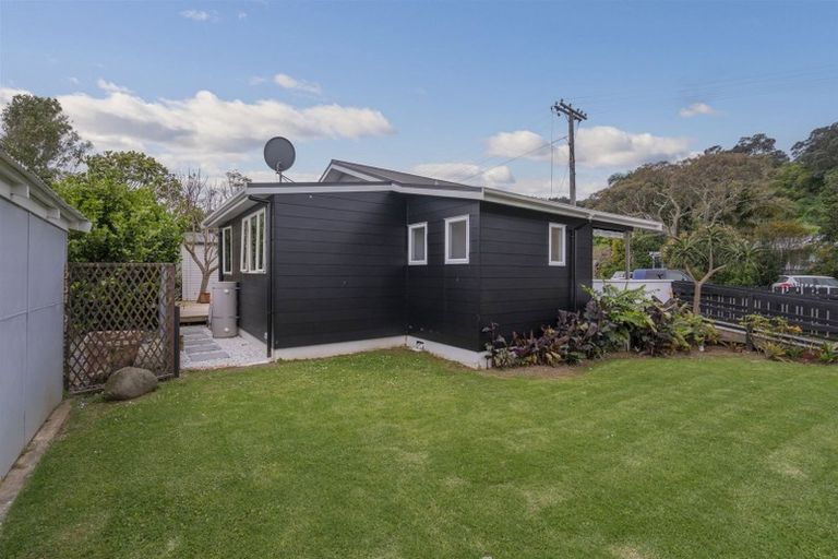 Photo of property in 6 Aputa Avenue, Te Puru, Thames, 3575