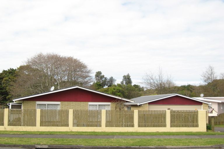 Photo of property in 18 Camellia Avenue, Bell Block, New Plymouth, 4312