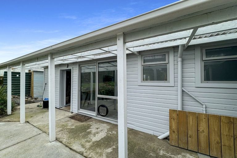 Photo of property in 32 Chatham Street, Waihola, Milton, 9073