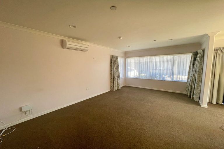 Photo of property in 8 Ian Peter Way, Otaki, 5512