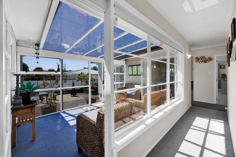 Photo of property in 8 Mahoe Street, Strandon, New Plymouth, 4312