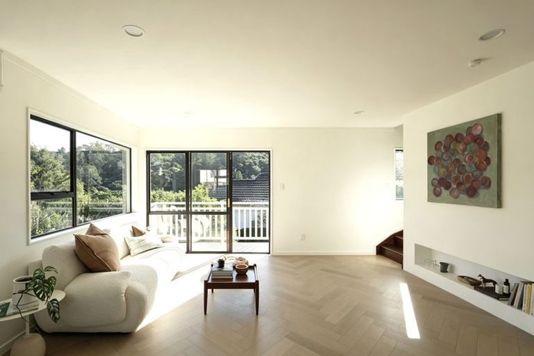Photo of property in 2 Glendawn Place, Bayview, Auckland, 0629