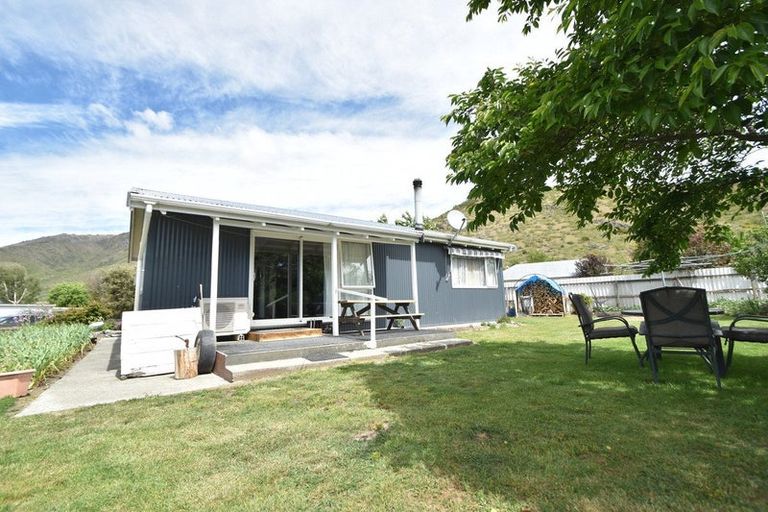 Photo of property in 2 Keene Place, Omarama, 9412