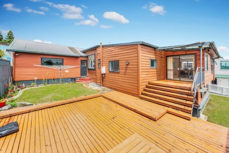 Photo of property in 82 Forest Lake Road, Forest Lake, Hamilton, 3200