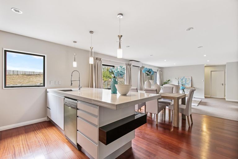 Photo of property in 99 Laurel Oak Drive, Schnapper Rock, Auckland, 0632