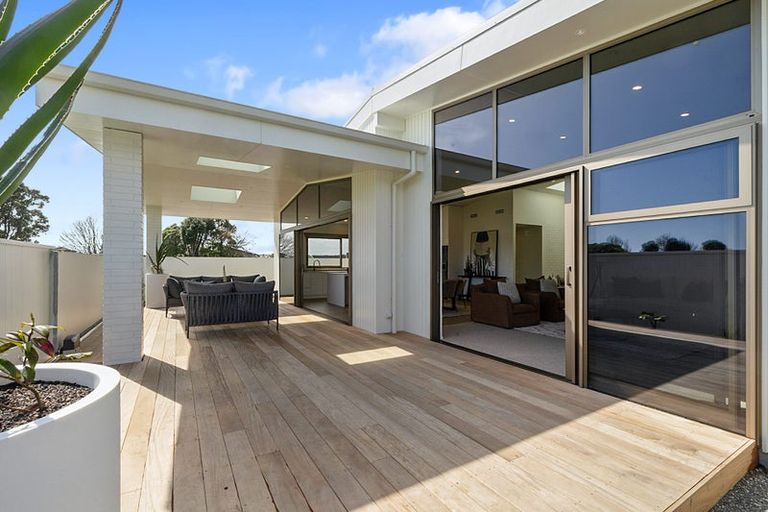 Photo of property in 63c Mangorei Road, Strandon, New Plymouth, 4312