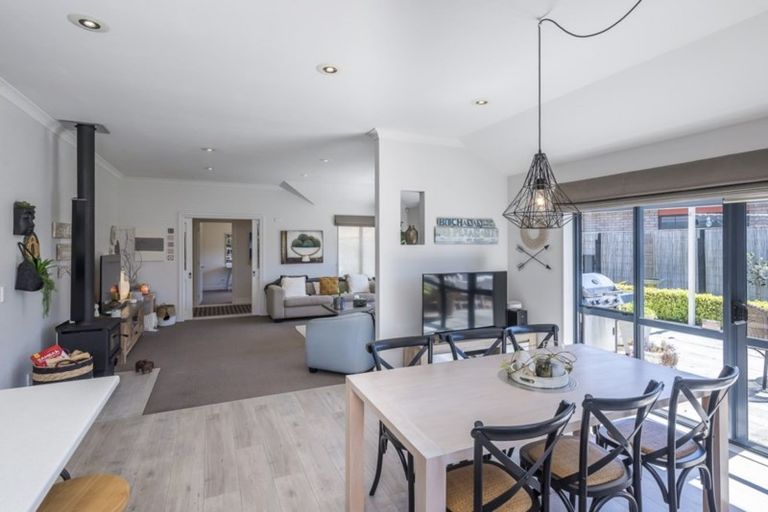 Photo of property in 3 Holcombe Drive, Paraparaumu, 5032