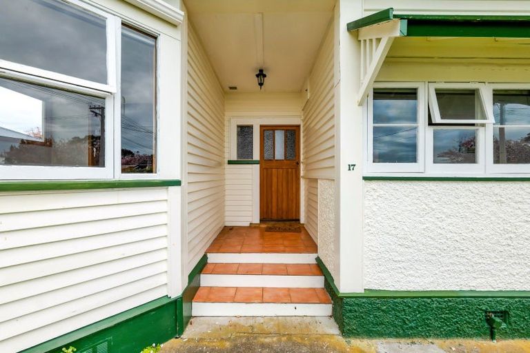 Photo of property in 17 Clifford Street, Hawera, 4610
