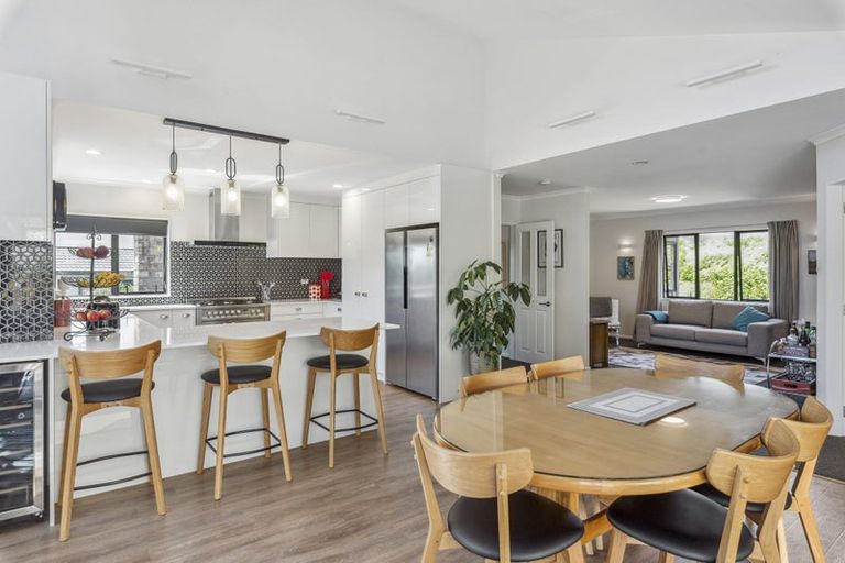 Photo of property in 41 Quadrant Heights, Paraparaumu, 5032