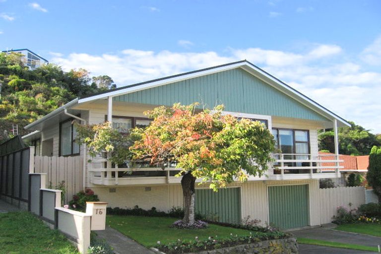 Photo of property in 16 Paddington Grove, Karori, Wellington, 6012