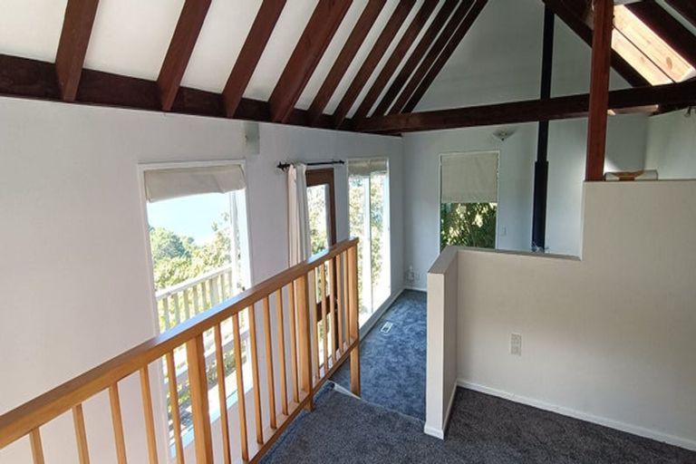 Photo of property in 148 Nicholson Road, Khandallah, Wellington, 6035