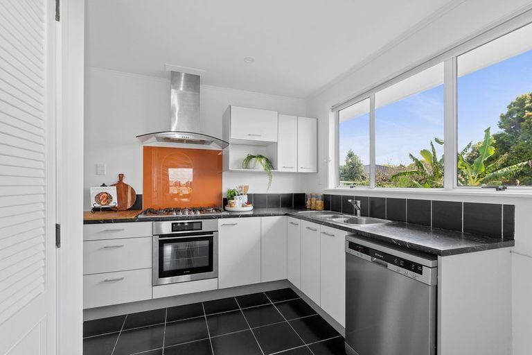 Photo of property in 60a Tiroroa Avenue, Te Atatu South, Auckland, 0610