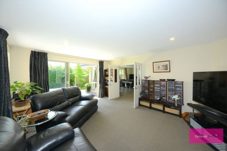Photo of property in 21 Willowview Drive, Redwood, Christchurch, 8051